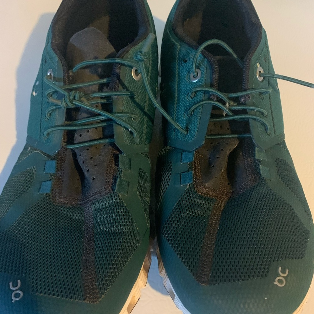 On running men’s cloud mesh evergreen and black trainers